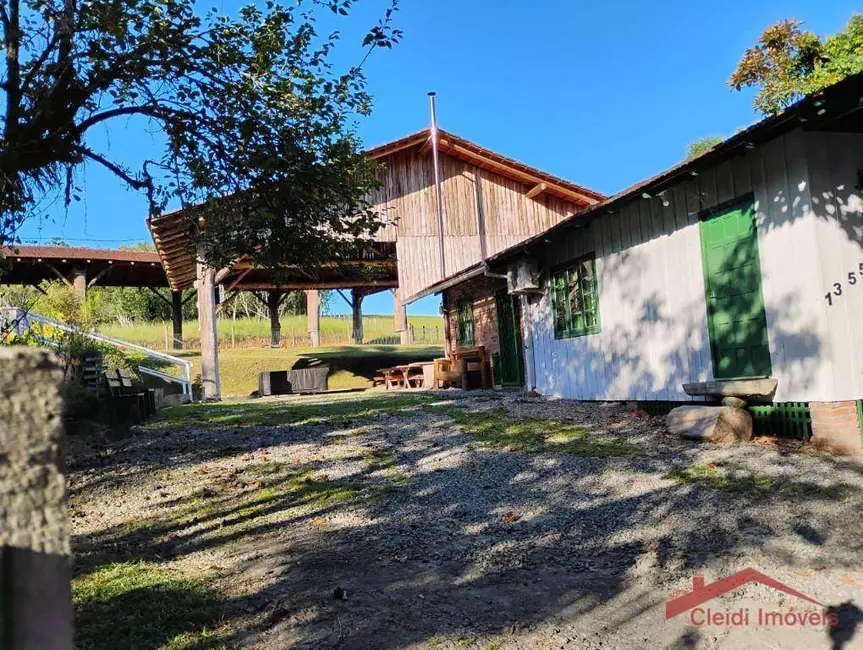 Casa com 2 quartos para alugar, 800m2 em Araquari - SC - imagem 6 Foto 6 de Casa com 2 quartos para alugar, 800m2 em Araquari - SC