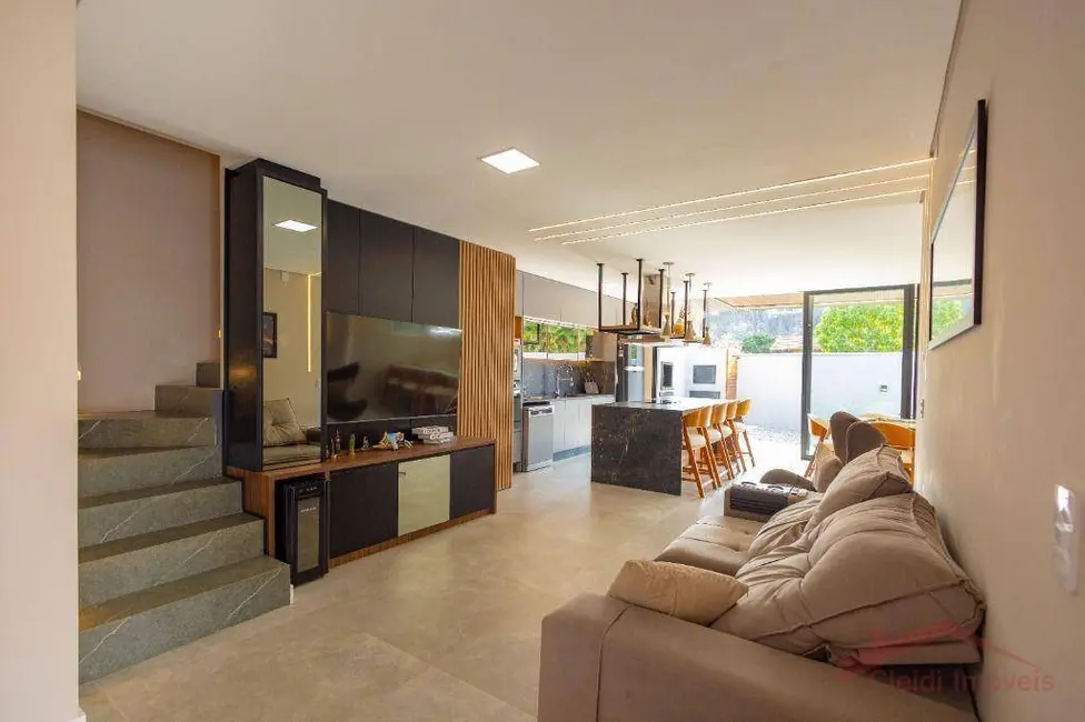 Foto 6 de Casa de Condomínio com 3 quartos à venda, 195m2 em Iririú, Joinville - SC