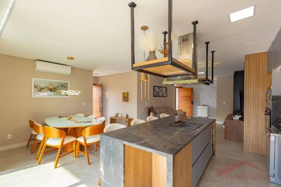 Foto 3 de Casa de Condomínio com 3 quartos à venda, 195m2 em Iririú, Joinville - SC