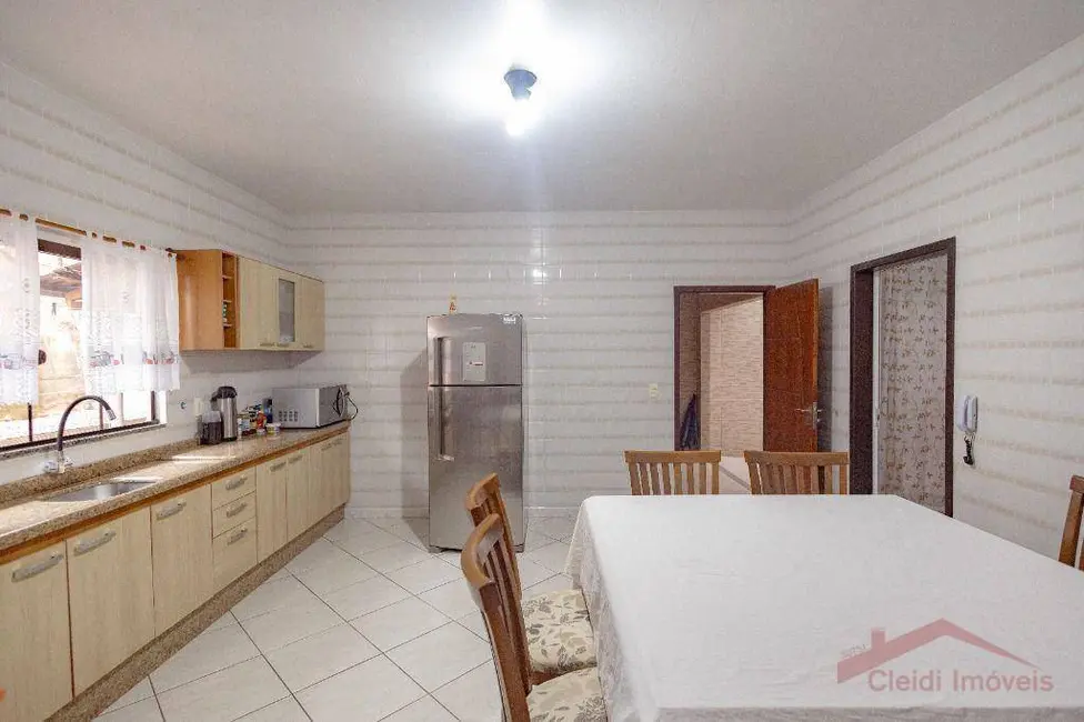 Foto 6 de Casa com 3 quartos à venda, 360m2 em Nova Brasília, Joinville - SC