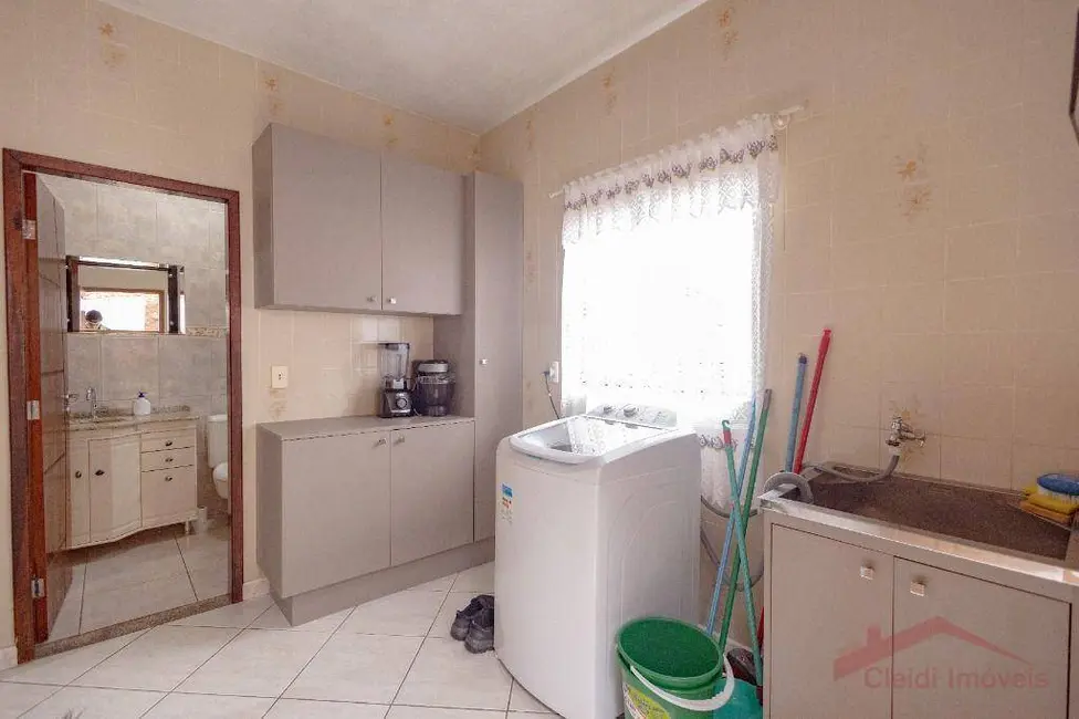 Foto 9 de Casa com 3 quartos à venda, 360m2 em Nova Brasília, Joinville - SC