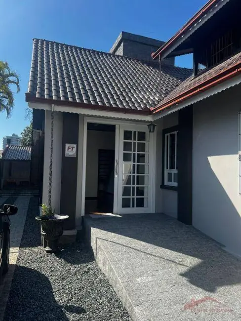 Foto 1 de Casa para alugar, 636m2 em América, Joinville - SC