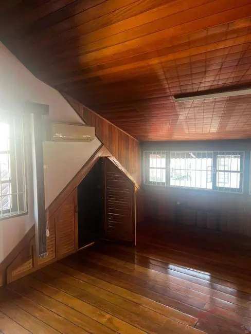 Foto 18 de Casa para alugar, 636m2 em América, Joinville - SC