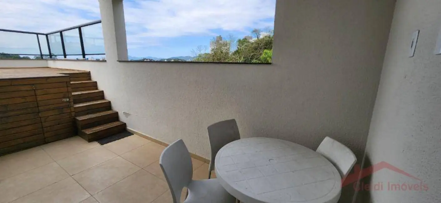 Foto 9 de Casa com 3 quartos para alugar, 200m2 em Glória, Joinville - SC