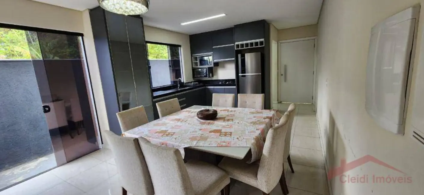 Foto 3 de Casa com 3 quartos para alugar, 200m2 em Glória, Joinville - SC