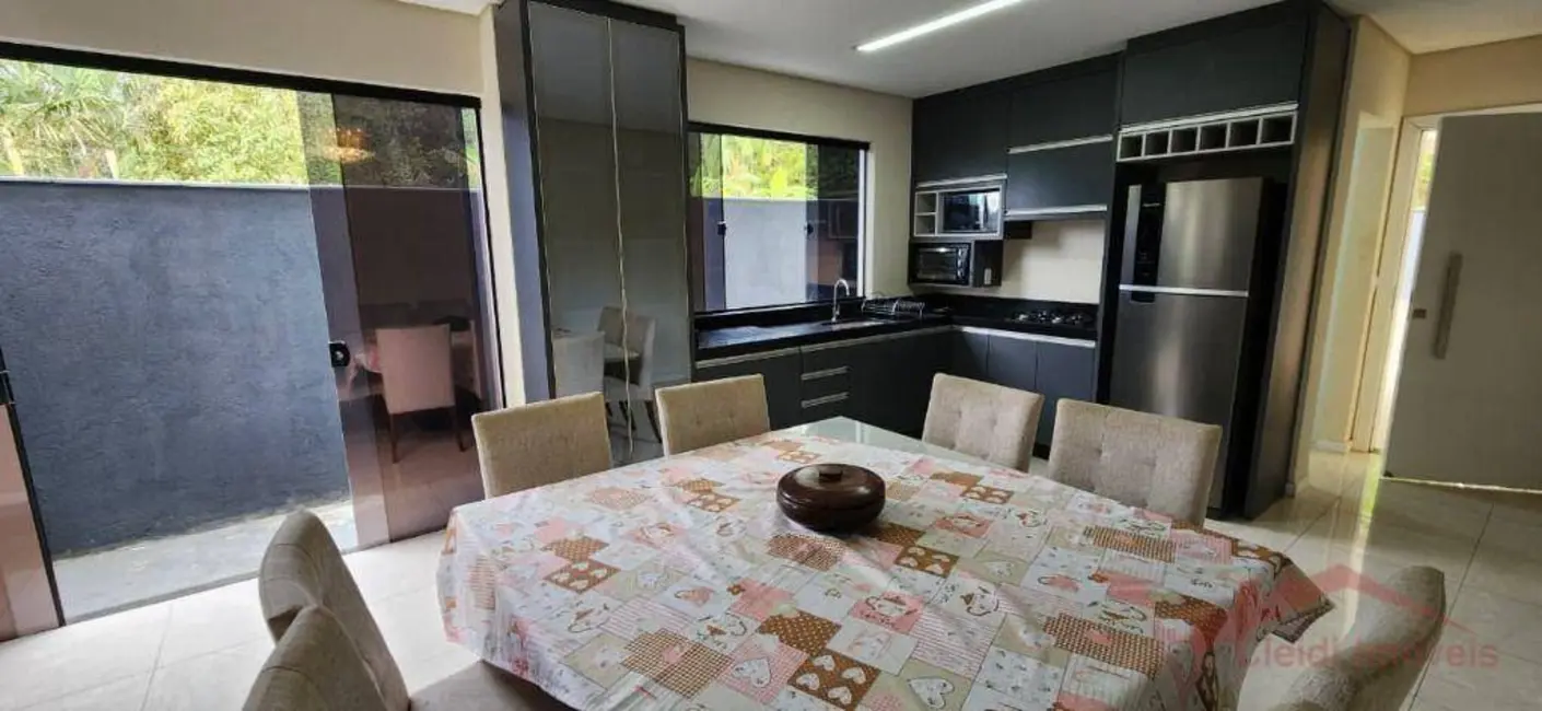 Foto 4 de Casa com 3 quartos para alugar, 200m2 em Glória, Joinville - SC