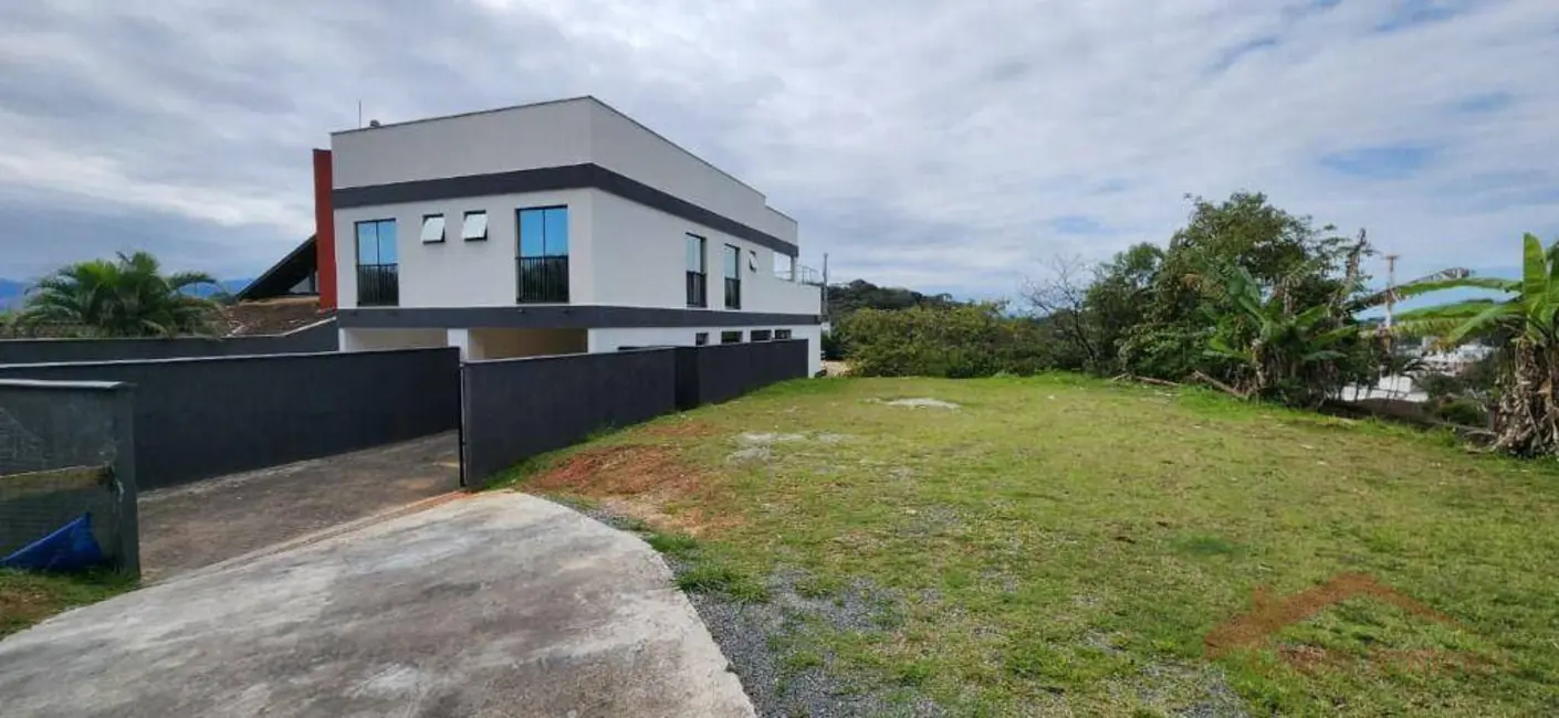 Foto 1 de Casa com 3 quartos para alugar, 200m2 em Glória, Joinville - SC