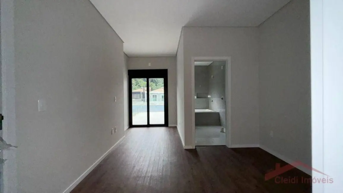 Casa com 3 quartos à venda, 210m2 em América, Joinville - SC - imagem 8 Foto 8 de Casa com 3 quartos à venda, 210m2 em América, Joinville - SC