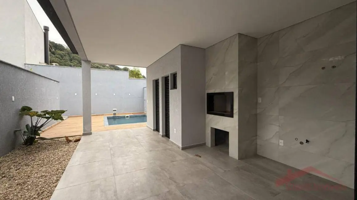 Casa com 3 quartos à venda, 210m2 em América, Joinville - SC - imagem 3 Foto 3 de Casa com 3 quartos à venda, 210m2 em América, Joinville - SC