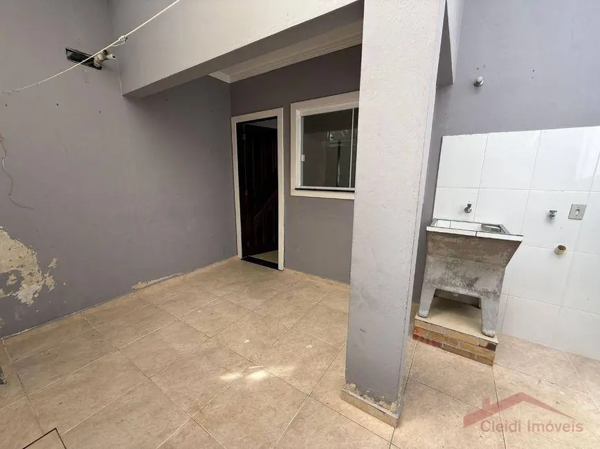 Foto 8 de Casa com 2 quartos para alugar, 84m2 em Iririú, Joinville - SC