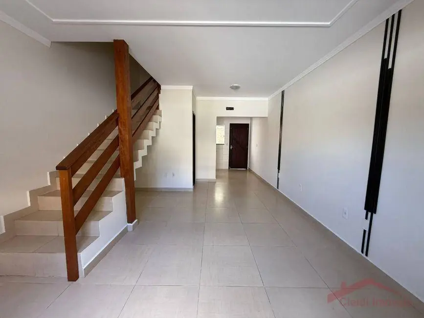 Foto 4 de Casa com 2 quartos para alugar, 84m2 em Iririú, Joinville - SC