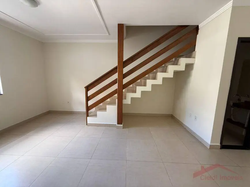 Foto 3 de Casa com 2 quartos para alugar, 84m2 em Iririú, Joinville - SC