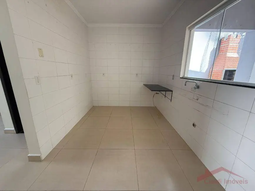 Foto 6 de Casa com 2 quartos para alugar, 84m2 em Iririú, Joinville - SC