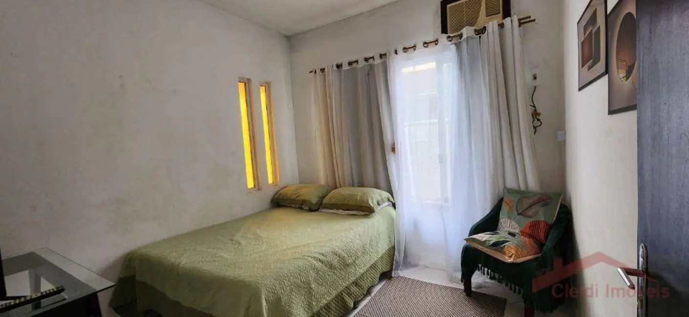 Foto 9 de Casa com 3 quartos para alugar, 360m2 em Iririú, Joinville - SC