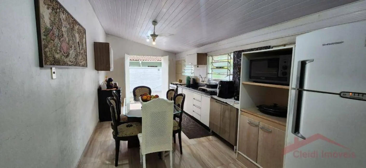 Foto 8 de Casa com 3 quartos para alugar, 360m2 em Iririú, Joinville - SC