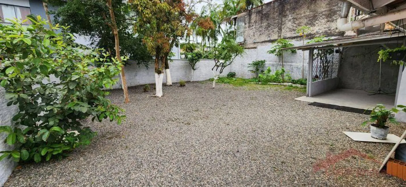 Foto 3 de Casa com 3 quartos para alugar, 360m2 em Iririú, Joinville - SC