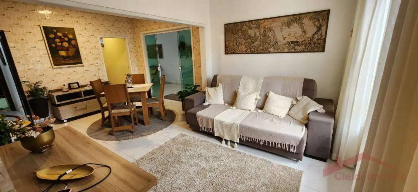 Foto 6 de Casa com 3 quartos para alugar, 360m2 em Iririú, Joinville - SC