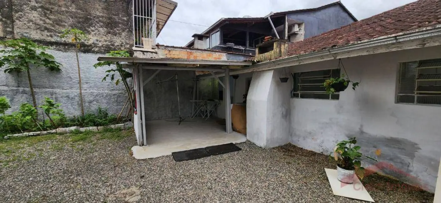 Foto 4 de Casa com 3 quartos para alugar, 360m2 em Iririú, Joinville - SC