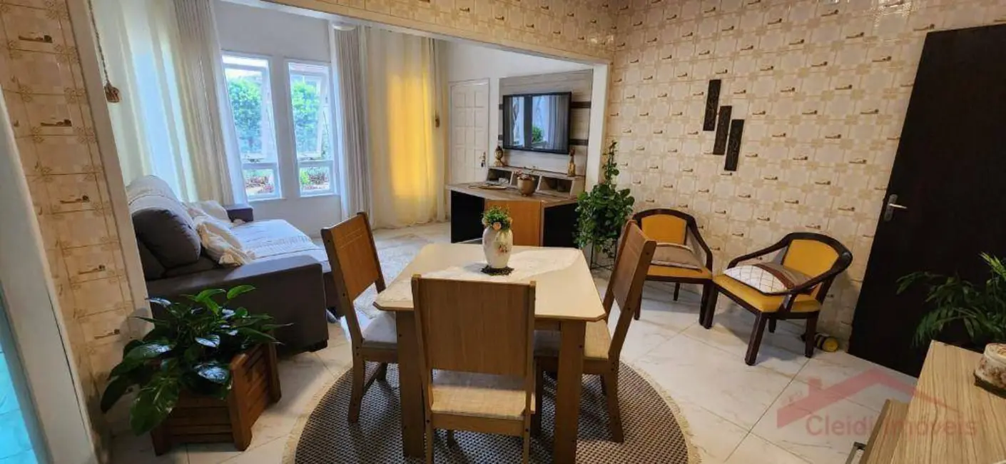 Foto 5 de Casa com 3 quartos para alugar, 360m2 em Iririú, Joinville - SC