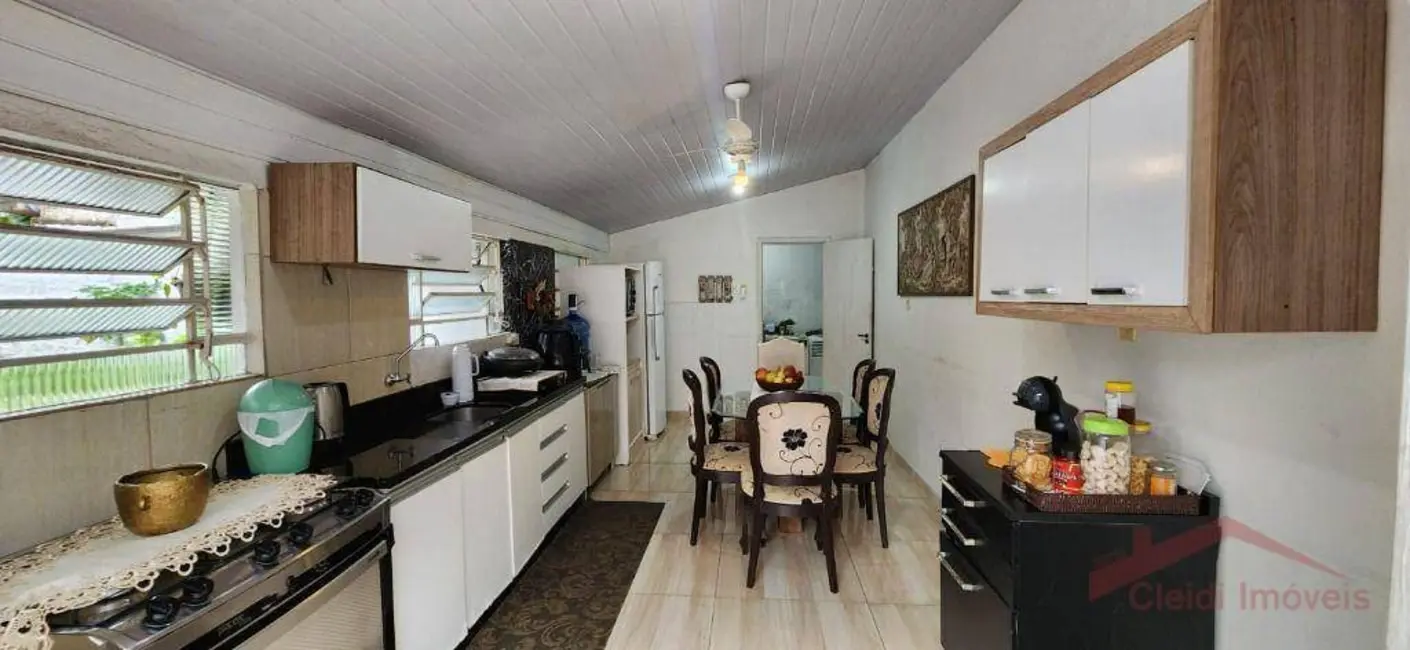 Foto 7 de Casa com 3 quartos para alugar, 360m2 em Iririú, Joinville - SC