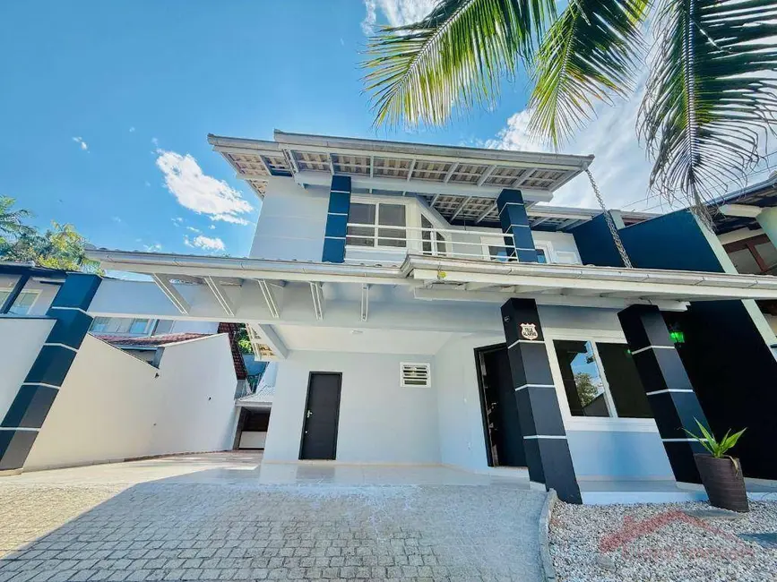 Foto 1 de Casa com 4 quartos à venda, 392m2 em América, Joinville - SC