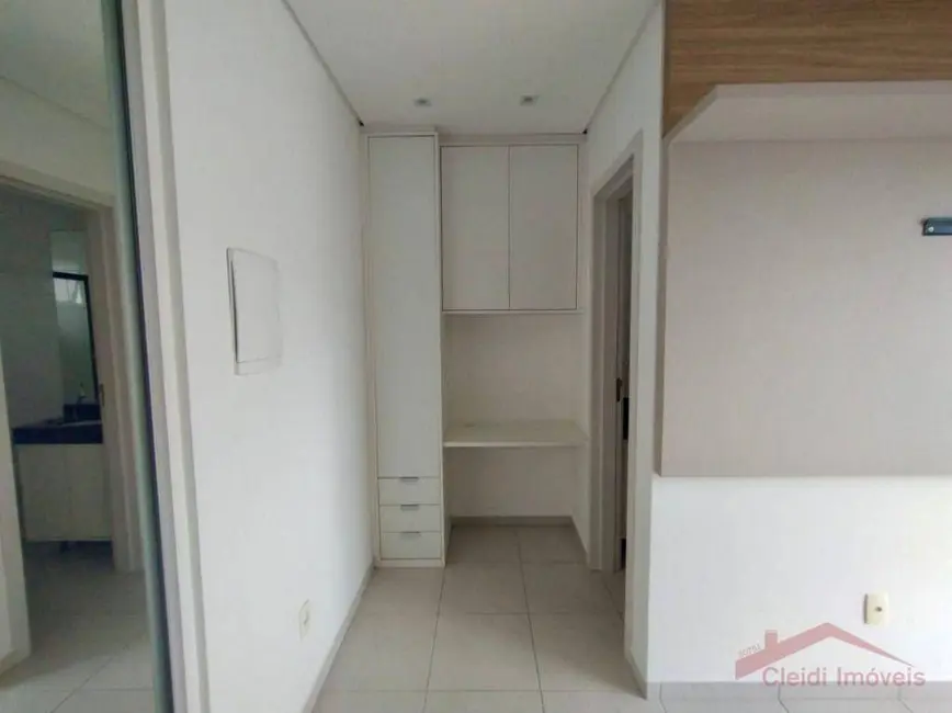 Foto 2 de Apartamento com 1 quarto para alugar, 37m2 em Bucarein, Joinville - SC