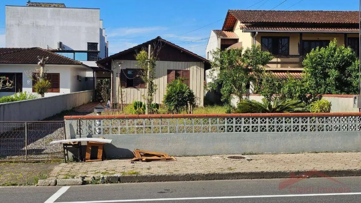 Foto 1 de Terreno / Lote à venda, 400m2 em Bom Retiro, Joinville - SC