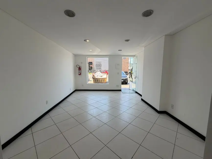 Loja para alugar, 30m2 em América, Joinville - SC - imagem 2 Foto 2 de Loja para alugar, 30m2 em América, Joinville - SC