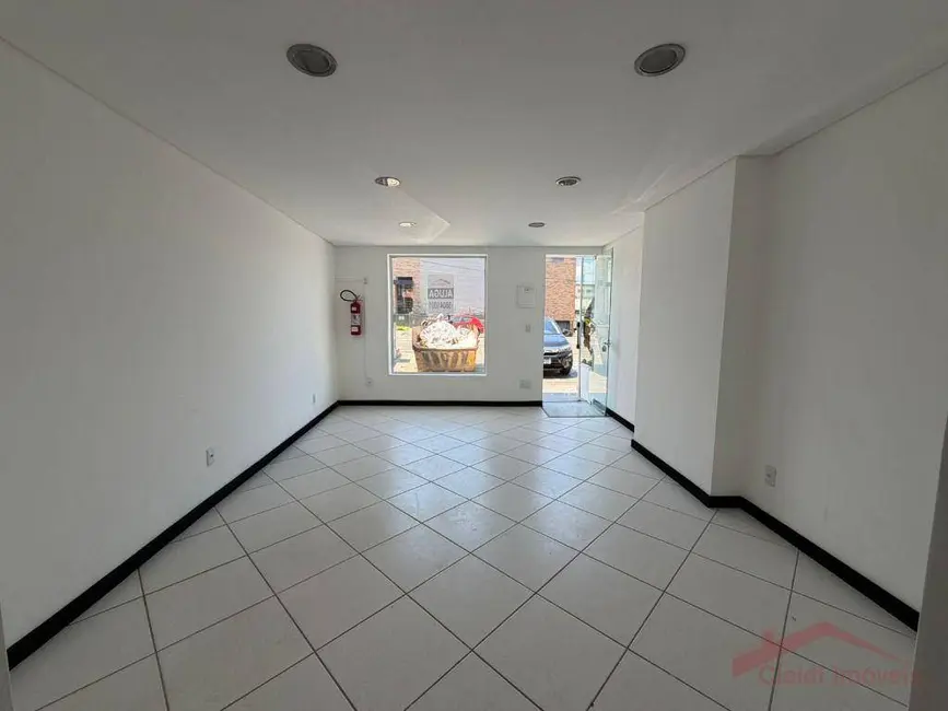Foto 2 de Loja para alugar, 30m2 em América, Joinville - SC