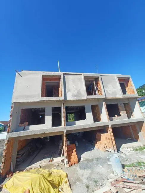 Sobrado com 3 quartos à venda, 170m2 em Boa Vista, Joinville - SC - imagem 8 Foto 8 de Sobrado com 3 quartos à venda, 170m2 em Boa Vista, Joinville - SC