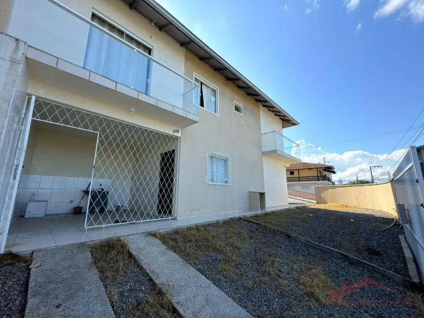 Sobrado com 3 quartos para alugar, 169m2 em Adhemar Garcia, Joinville - SC - imagem 3 Foto 3 de Sobrado com 3 quartos para alugar, 169m2 em Adhemar Garcia, Joinville - SC