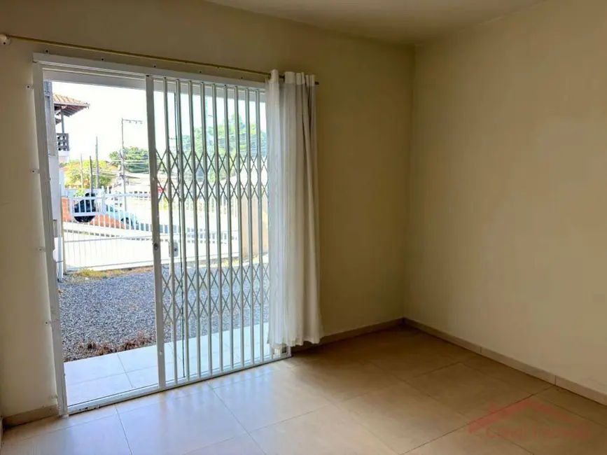 Sobrado com 3 quartos para alugar, 169m2 em Adhemar Garcia, Joinville - SC - imagem 6 Foto 6 de Sobrado com 3 quartos para alugar, 169m2 em Adhemar Garcia, Joinville - SC