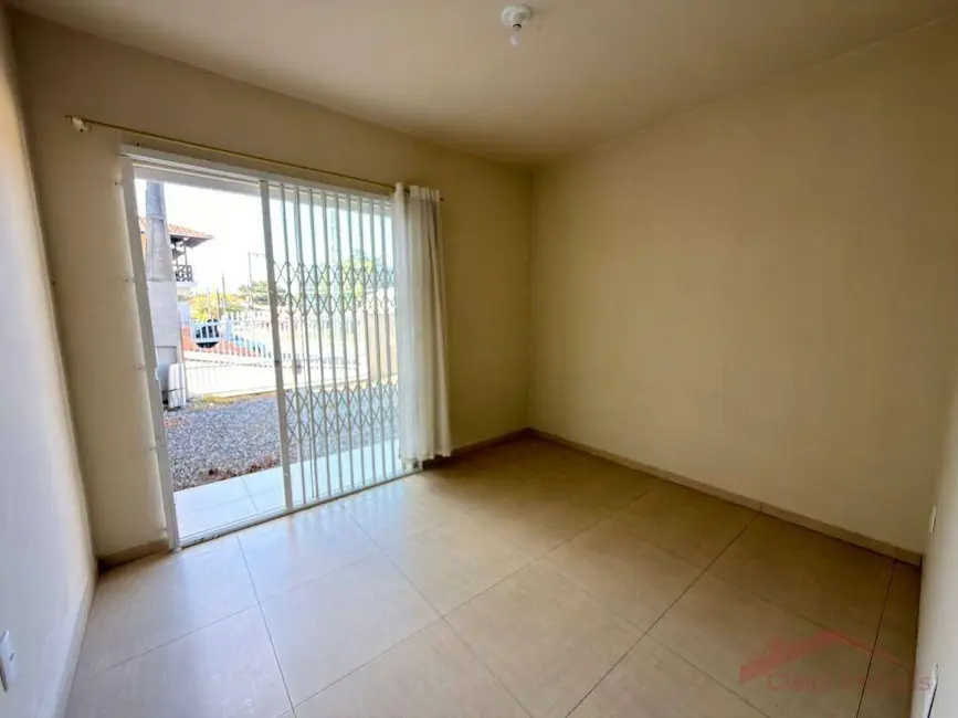 Sobrado com 3 quartos para alugar, 169m2 em Adhemar Garcia, Joinville - SC - imagem 7 Foto 7 de Sobrado com 3 quartos para alugar, 169m2 em Adhemar Garcia, Joinville - SC