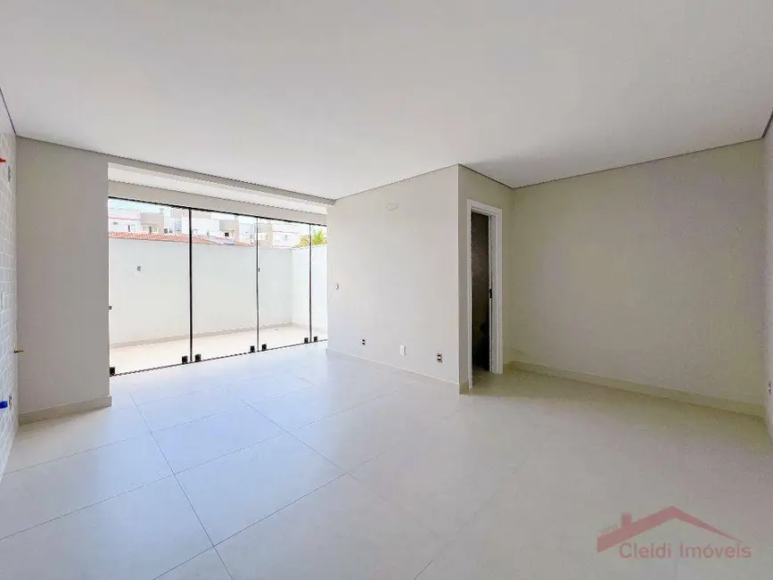 Foto 2 de Apartamento com 1 quarto à venda, 45m2 em Saguaçu, Joinville - SC