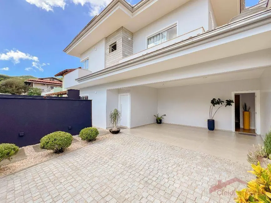 Foto 2 de Sobrado com 3 quartos à venda, 167m2 em Iririú, Joinville - SC