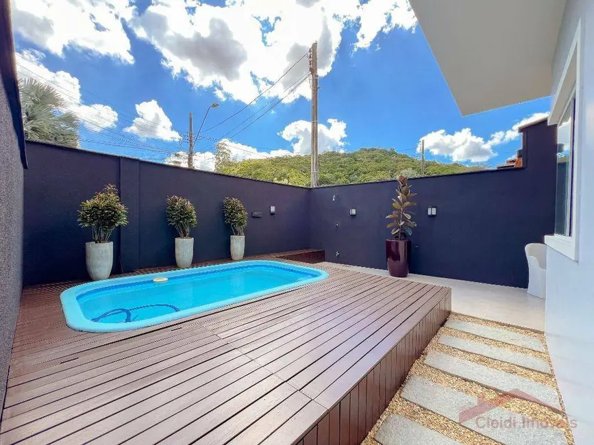 Foto 7 de Sobrado com 3 quartos à venda, 167m2 em Iririú, Joinville - SC