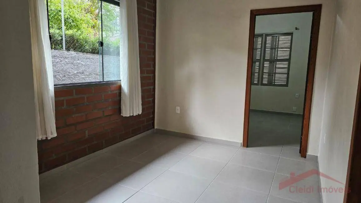 Casa com 2 quartos para alugar, 256m2 em América, Joinville - SC - imagem 6 Foto 6 de Casa com 2 quartos para alugar, 256m2 em América, Joinville - SC