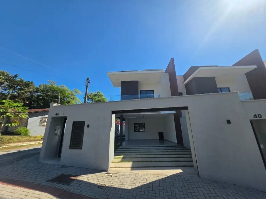 Foto 1 de Sobrado com 3 quartos à venda, 199m2 em América, Joinville - SC