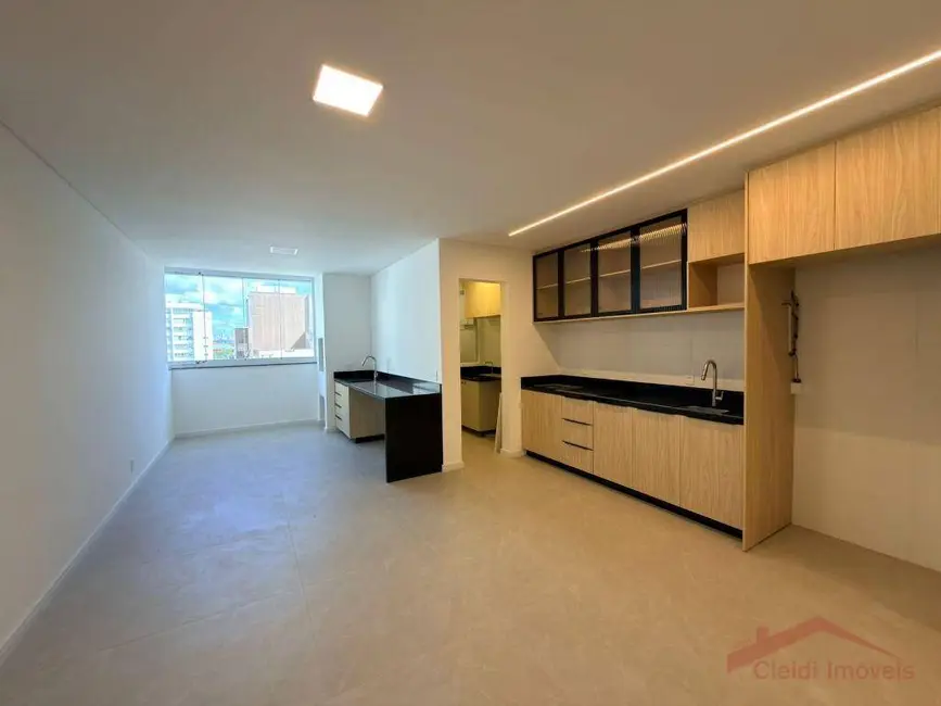 Foto 2 de Apartamento com 3 quartos para alugar, 111m2 em América, Joinville - SC