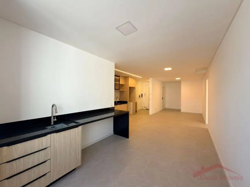 Foto 4 de Apartamento com 3 quartos para alugar, 111m2 em América, Joinville - SC