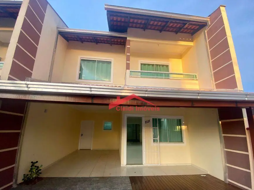 Foto 1 de Sobrado com 3 quartos à venda, 110m2 em Vila Nova, Joinville - SC