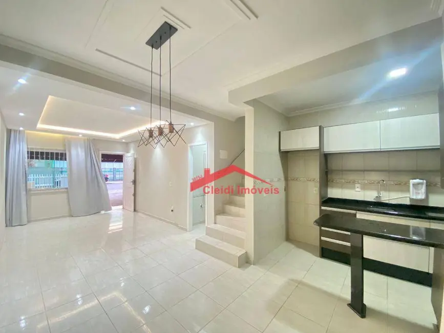 Foto 2 de Sobrado com 3 quartos à venda, 110m2 em Vila Nova, Joinville - SC