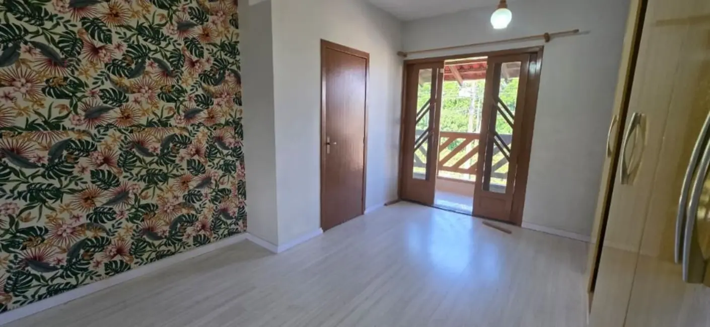 Sobrado com 3 quartos à venda, 315m2 em Jardim Iririú, Joinville - SC - imagem 9 Foto 9 de Sobrado com 3 quartos à venda, 315m2 em Jardim Iririú, Joinville - SC