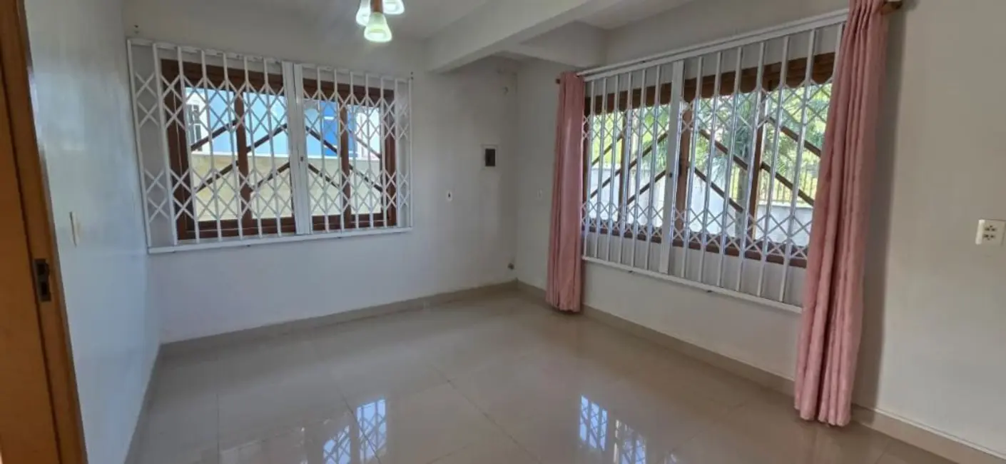 Sobrado com 3 quartos à venda, 315m2 em Jardim Iririú, Joinville - SC - imagem 6 Foto 6 de Sobrado com 3 quartos à venda, 315m2 em Jardim Iririú, Joinville - SC