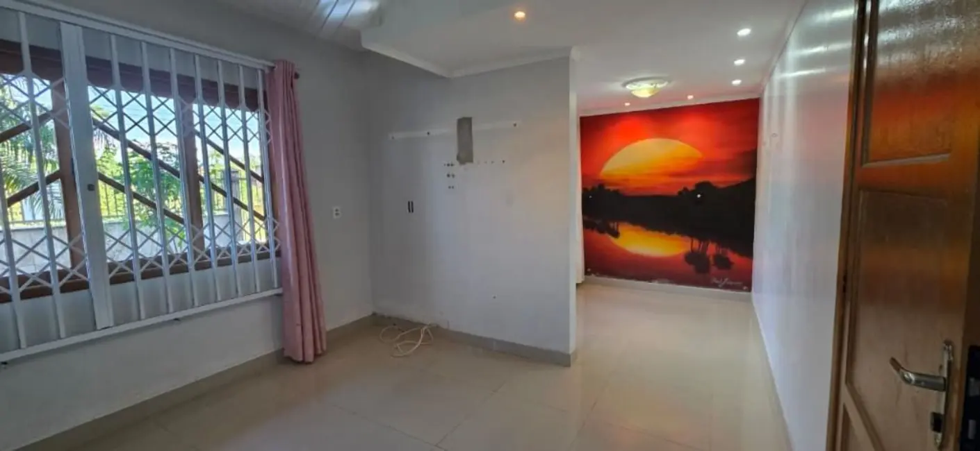 Sobrado com 3 quartos à venda, 315m2 em Jardim Iririú, Joinville - SC - imagem 5 Foto 5 de Sobrado com 3 quartos à venda, 315m2 em Jardim Iririú, Joinville - SC