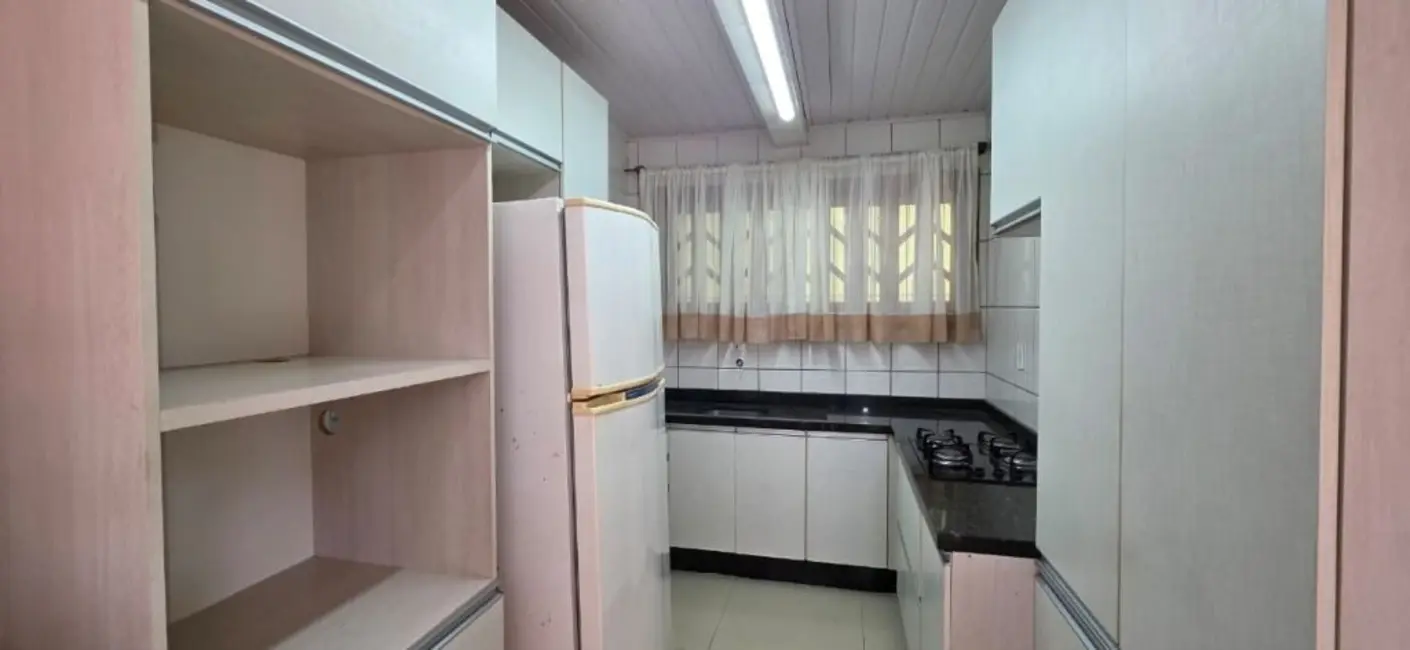 Sobrado com 3 quartos à venda, 315m2 em Jardim Iririú, Joinville - SC - imagem 2 Foto 2 de Sobrado com 3 quartos à venda, 315m2 em Jardim Iririú, Joinville - SC
