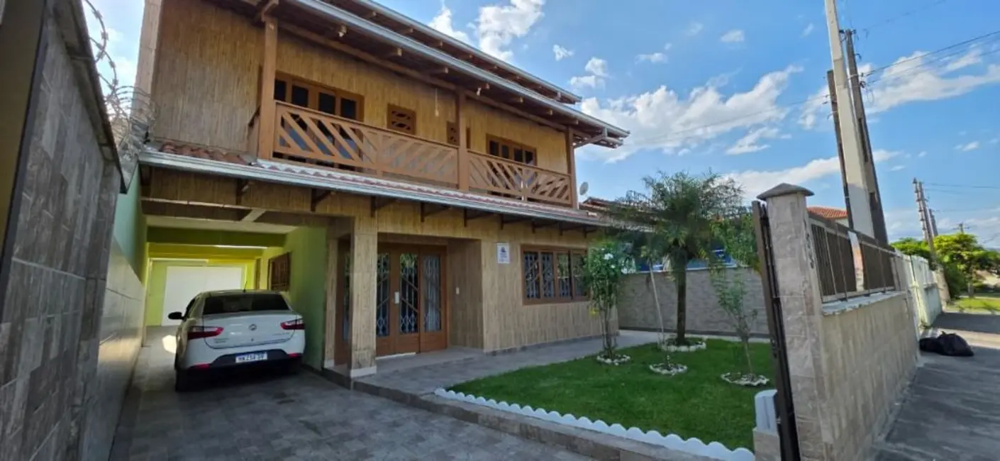 Sobrado com 3 quartos à venda, 315m2 em Jardim Iririú, Joinville - SC - imagem 1 Foto 1 de Sobrado com 3 quartos à venda, 315m2 em Jardim Iririú, Joinville - SC