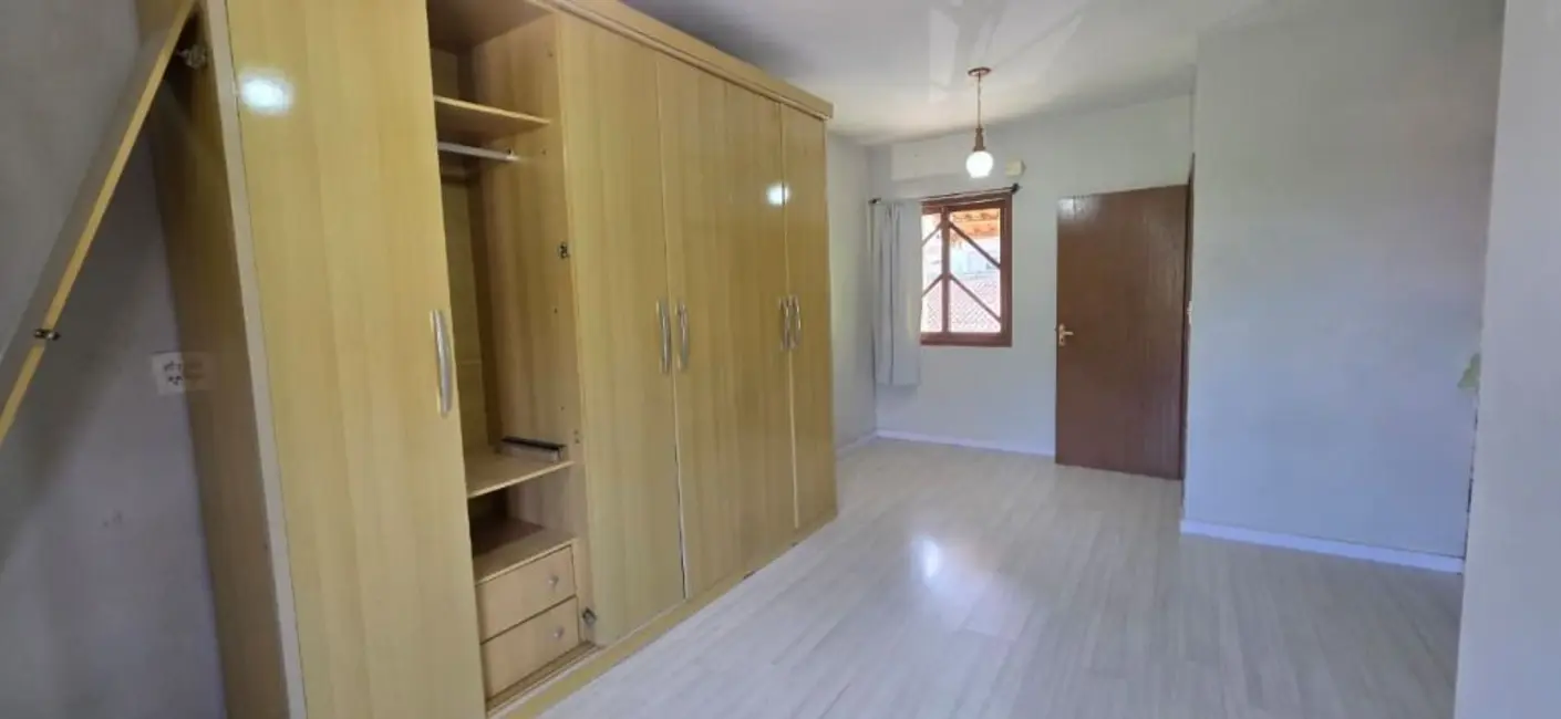 Sobrado com 3 quartos à venda, 315m2 em Jardim Iririú, Joinville - SC - imagem 8 Foto 8 de Sobrado com 3 quartos à venda, 315m2 em Jardim Iririú, Joinville - SC