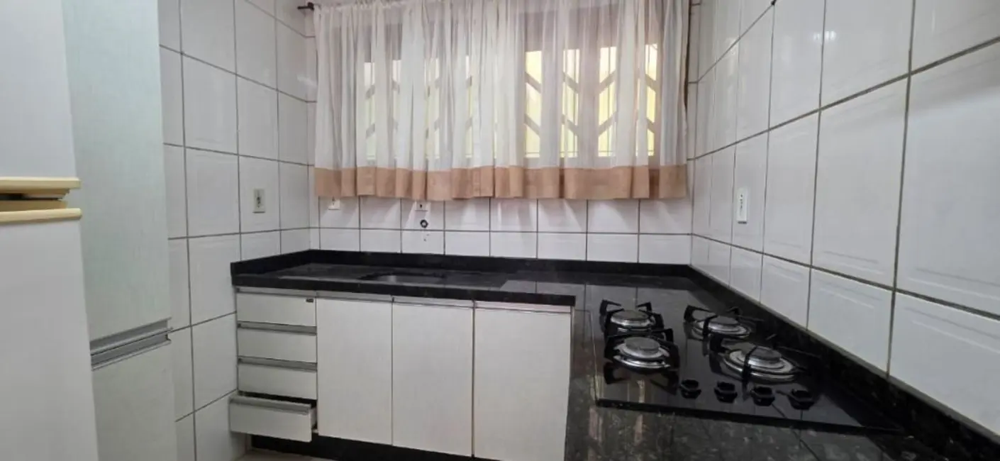 Sobrado com 3 quartos à venda, 315m2 em Jardim Iririú, Joinville - SC - imagem 3 Foto 3 de Sobrado com 3 quartos à venda, 315m2 em Jardim Iririú, Joinville - SC