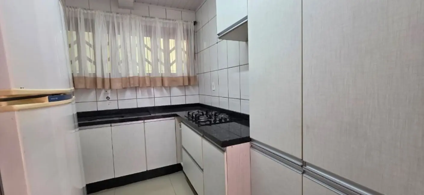 Sobrado com 3 quartos à venda, 315m2 em Jardim Iririú, Joinville - SC - imagem 4 Foto 4 de Sobrado com 3 quartos à venda, 315m2 em Jardim Iririú, Joinville - SC